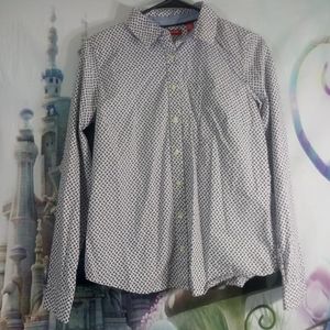 🪶 - Izod button down shirt